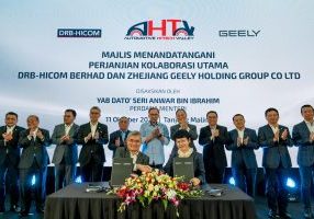 YAB Perdana Menteri menghadiri Majlis Perasmian Projek Pembangunan Automotif HiTech Valley di Proton City, Tanjung Malim pada 11 Oktober 2023. - Fath Rizal/Prime Minister’s Office of Malaysia

NO SALES; NO ARCHIVE; RESTRICTED TO EDITORIAL USE ONLY. NOTE TO EDITORS: This handout photos may only be used for editorial reporting purposes for the contemporaneous illustration of events, things or the people in the image or facts mentioned in the caption. Reuse of the pictures may require further permission. MAN